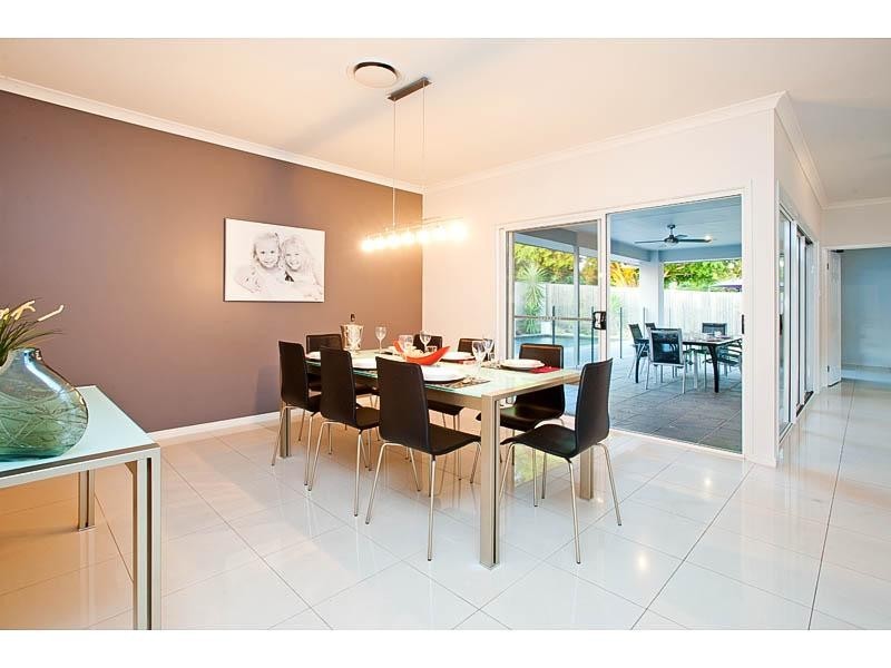 6 Azzure Street, Eight Mile Plains QLD 4113