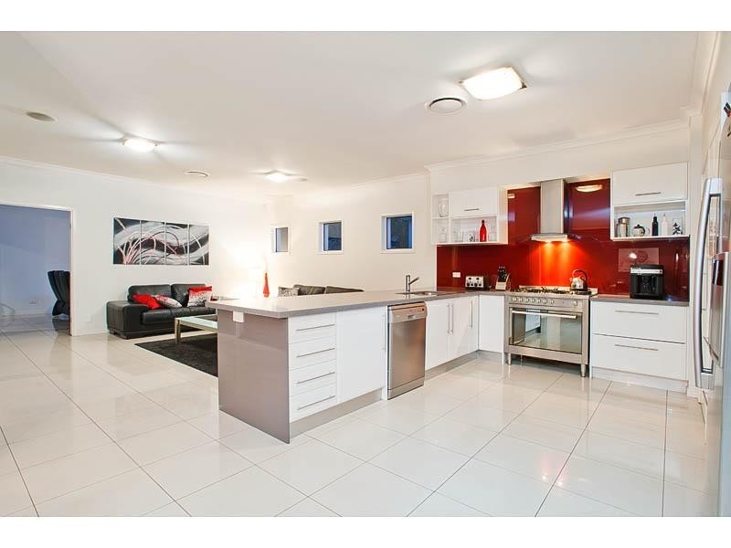 6 Azzure Street, Eight Mile Plains QLD 4113