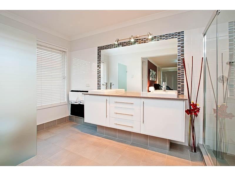 6 Azzure Street, Eight Mile Plains QLD 4113