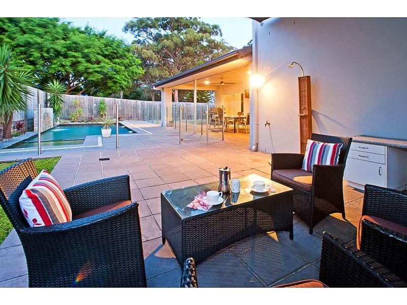 6 Azzure Street, Eight Mile Plains QLD 4113