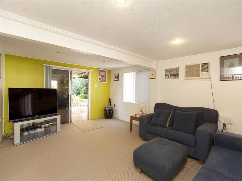 22 Nevern Street, Macgregor QLD 4109