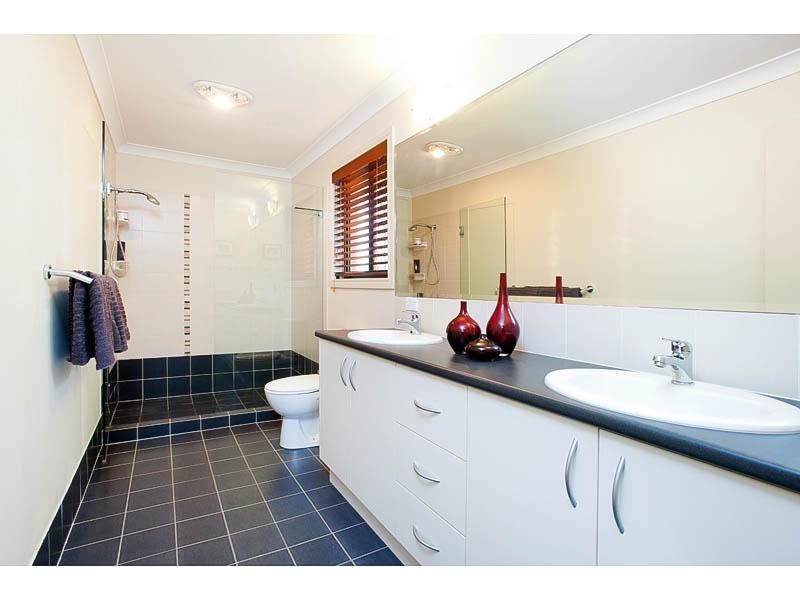 32 Dandelion Street, Eight Mile Plains QLD 4113