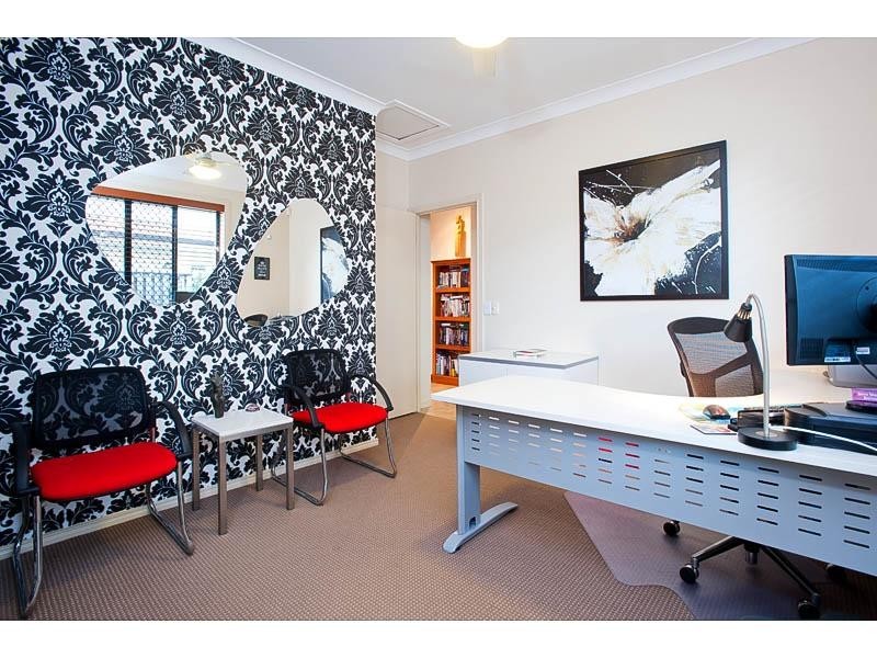 32 Dandelion Street, Eight Mile Plains QLD 4113