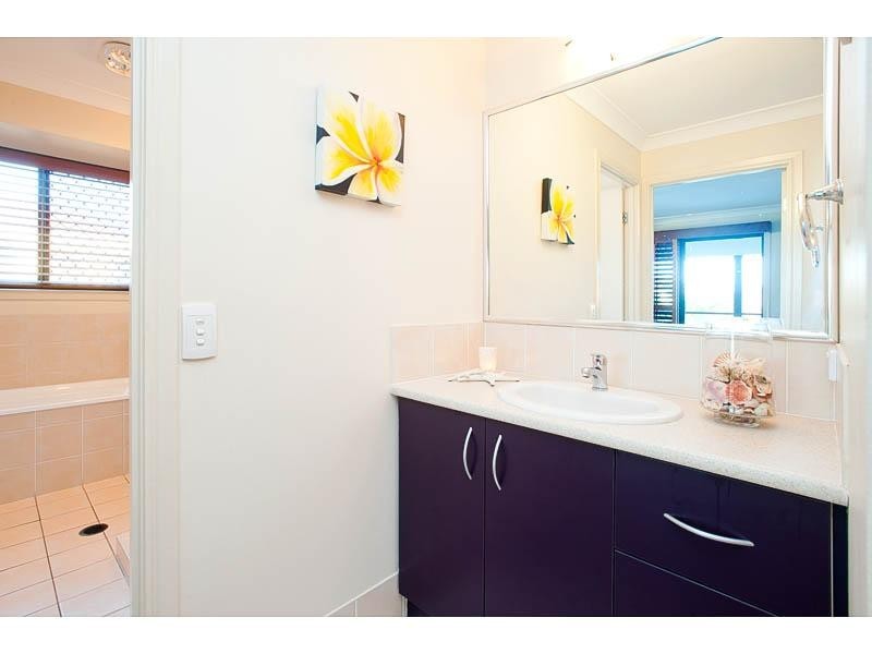 32 Dandelion Street, Eight Mile Plains QLD 4113