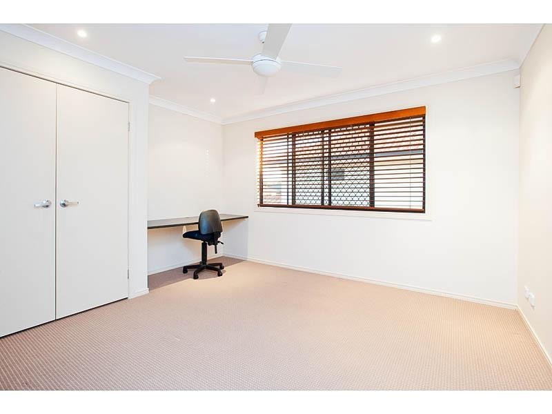 32 Dandelion Street, Eight Mile Plains QLD 4113