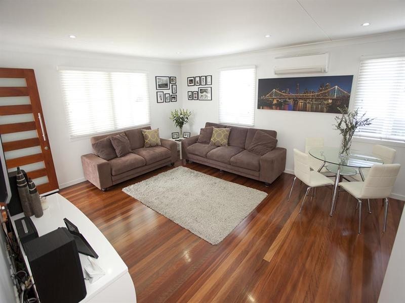 64 Wemvern Street, Upper Mount Gravatt QLD 4122