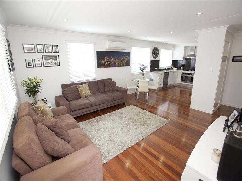 64 Wemvern Street, Upper Mount Gravatt QLD 4122