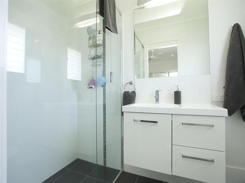 64 Wemvern Street, Upper Mount Gravatt QLD 4122