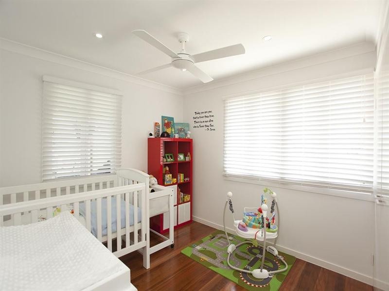 64 Wemvern Street, Upper Mount Gravatt QLD 4122