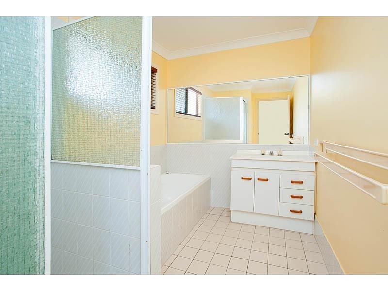 4 Wisteria Crescent, Mount Gravatt East QLD 4122