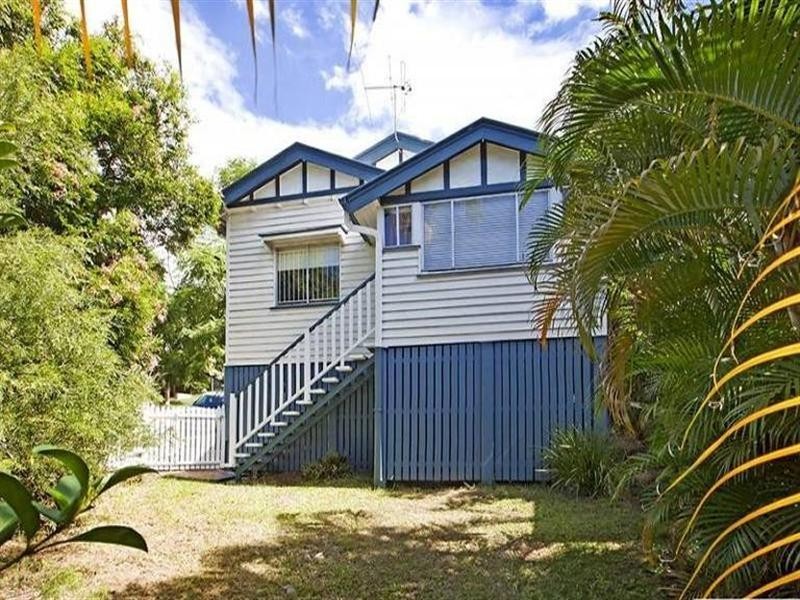 7 Gower Street, Holland Park West QLD 4121