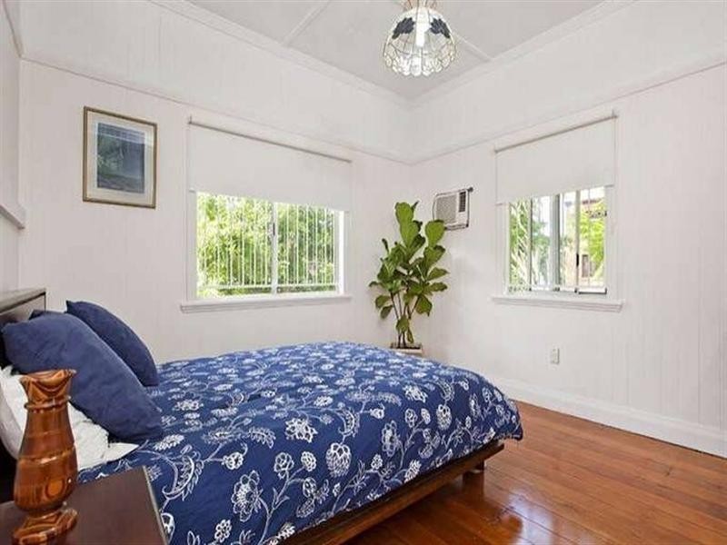 7 Gower Street, Holland Park West QLD 4121