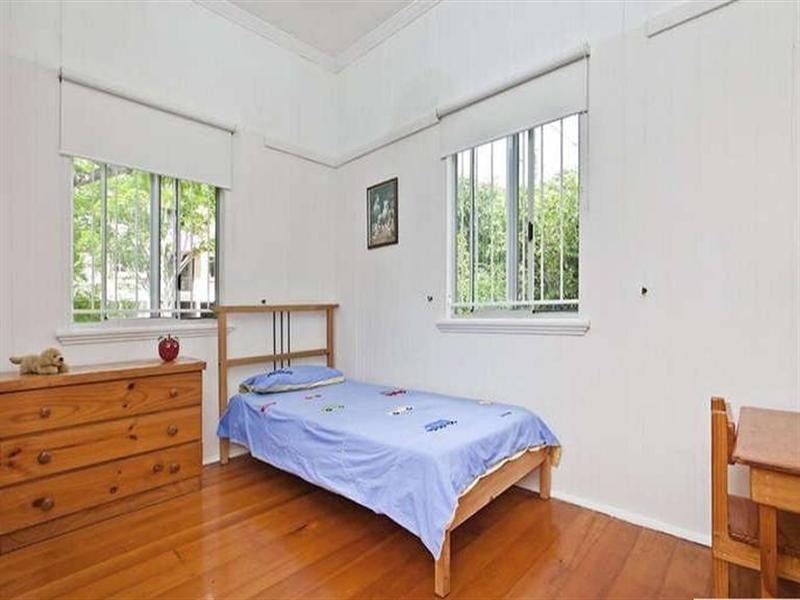 7 Gower Street, Holland Park West QLD 4121