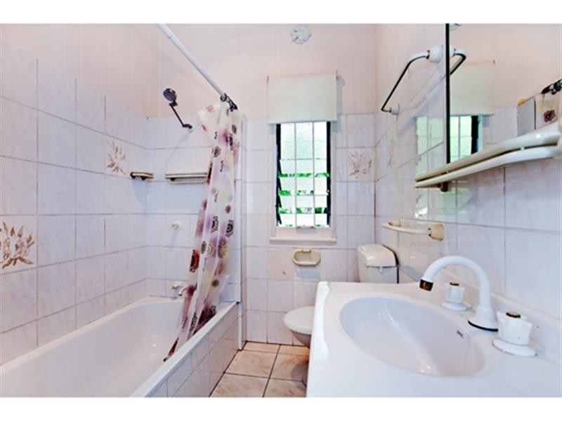 7 Gower Street, Holland Park West QLD 4121