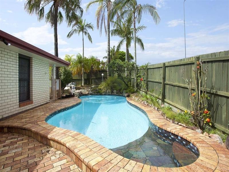 2 Calanda Street, Wishart QLD 4122