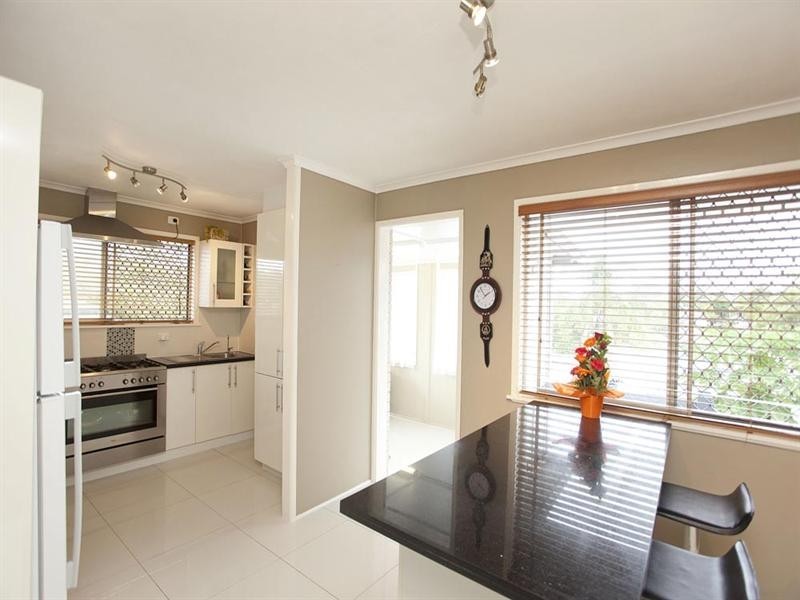 8 Peterglen Street, Wishart QLD 4122