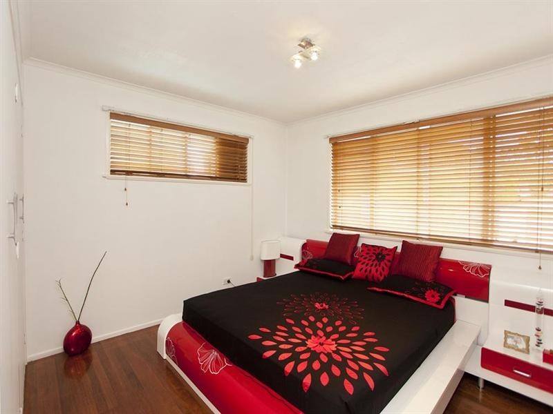 8 Peterglen Street, Wishart QLD 4122