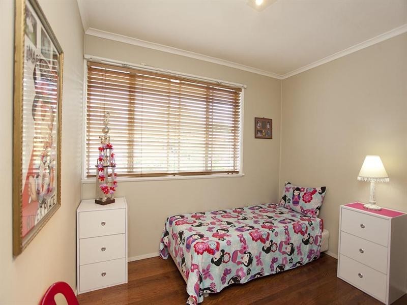 8 Peterglen Street, Wishart QLD 4122