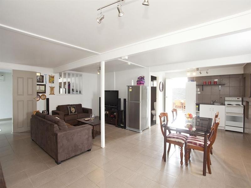 8 Peterglen Street, Wishart QLD 4122