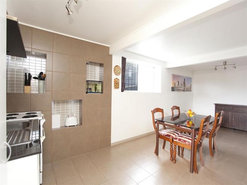 8 Peterglen Street, Wishart QLD 4122