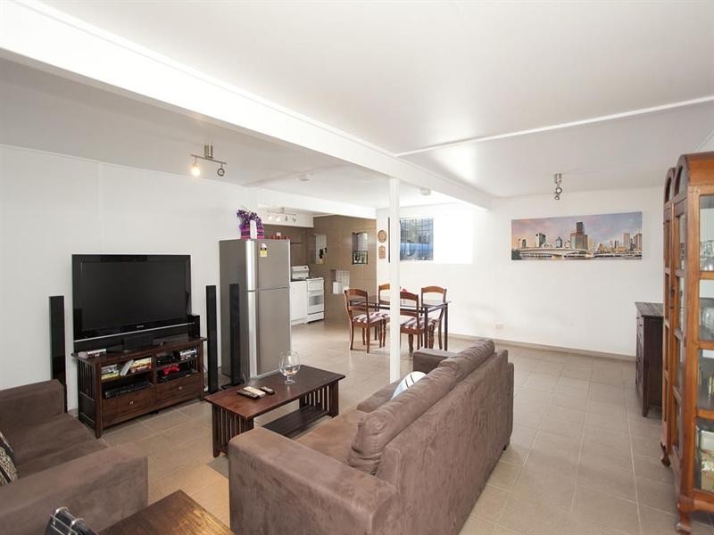 8 Peterglen Street, Wishart QLD 4122