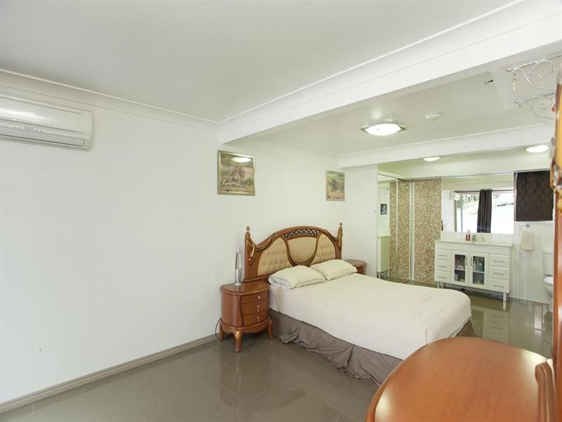 8 Peterglen Street, Wishart QLD 4122