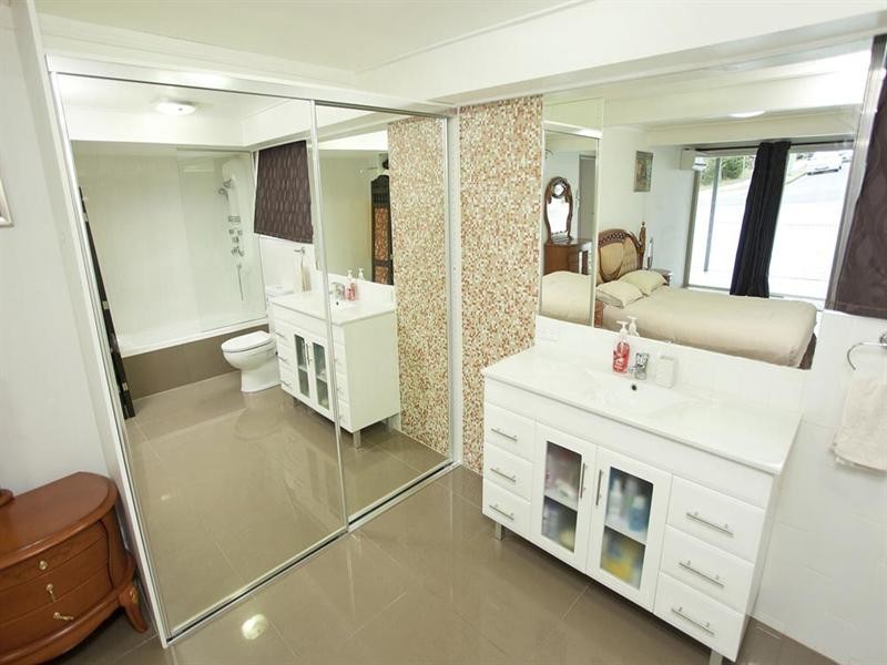 8 Peterglen Street, Wishart QLD 4122