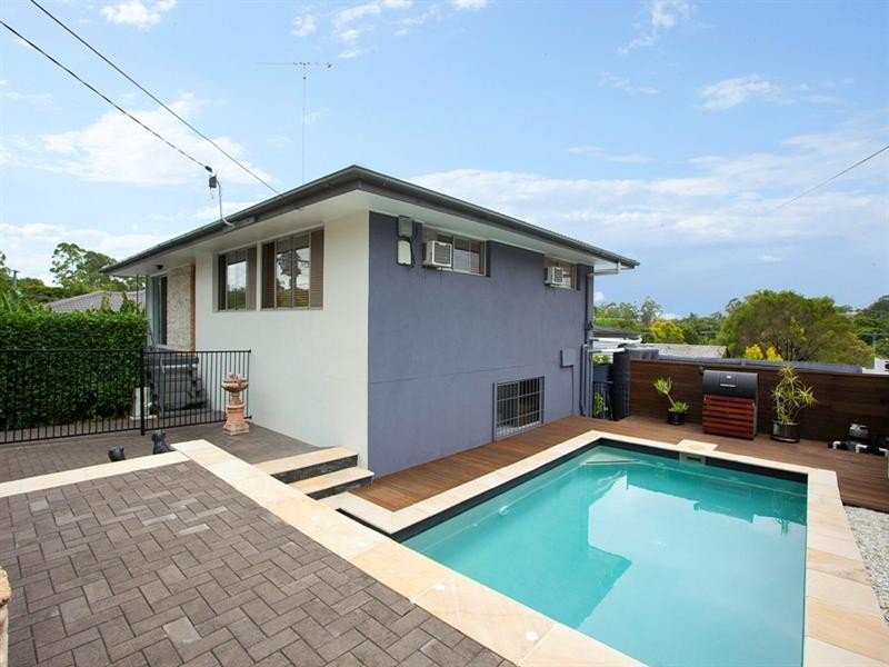 8 Peterglen Street, Wishart QLD 4122