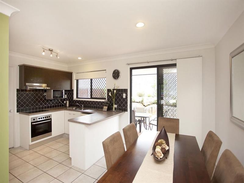 5/7 Nev Close, Wishart QLD 4122