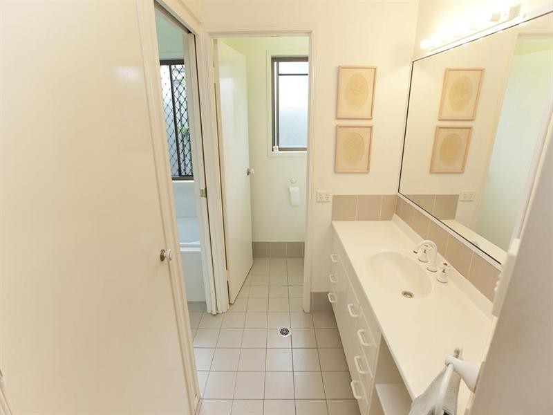 23 Baynes Street, Carindale QLD 4152