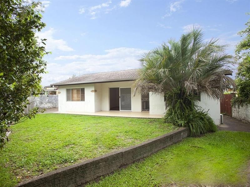 1 Starcross Street, Macgregor QLD 4109