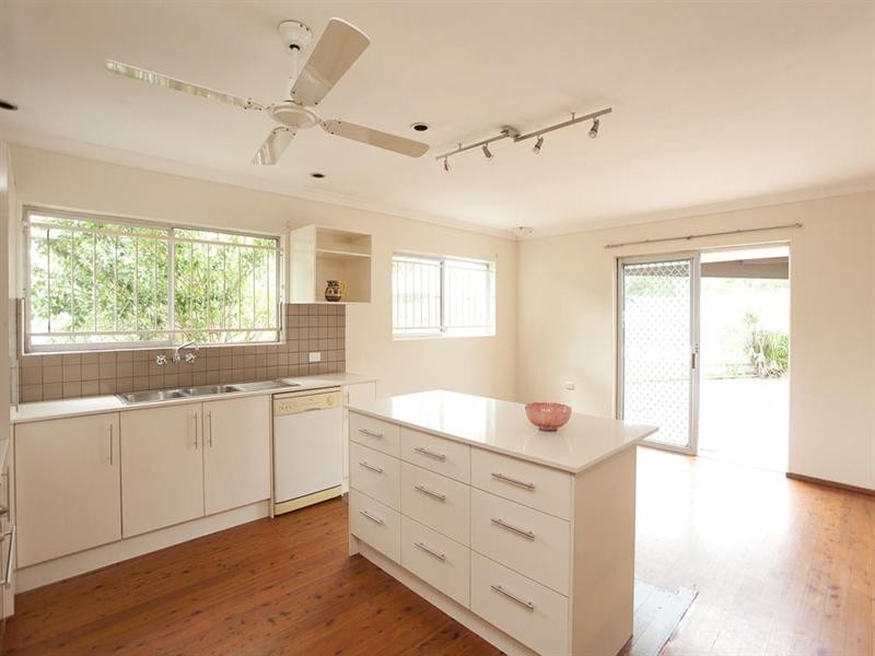 1 Starcross Street, Macgregor QLD 4109