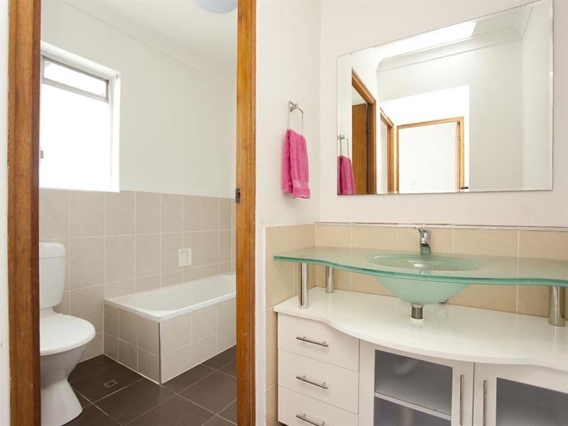 1 Starcross Street, Macgregor QLD 4109