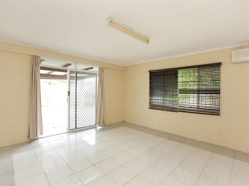 1 Starcross Street, Macgregor QLD 4109