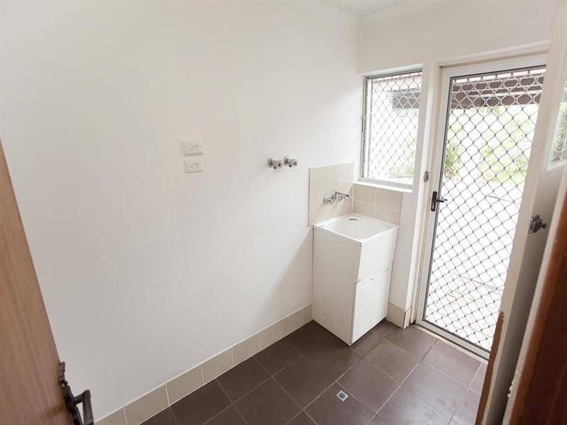 1 Starcross Street, Macgregor QLD 4109