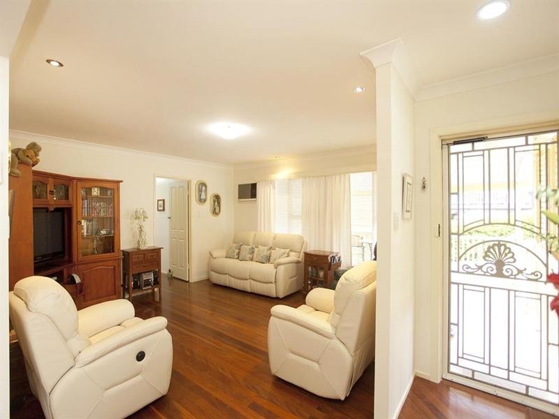 51 Valentia Street, Mansfield QLD 4122