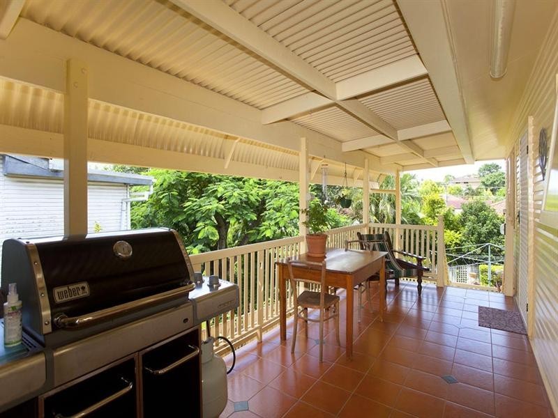 51 Valentia Street, Mansfield QLD 4122