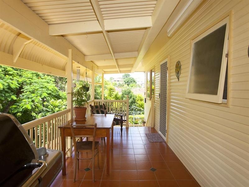 51 Valentia Street, Mansfield QLD 4122