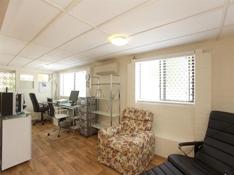 51 Valentia Street, Mansfield QLD 4122