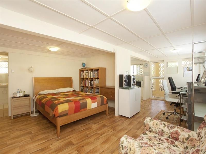 51 Valentia Street, Mansfield QLD 4122