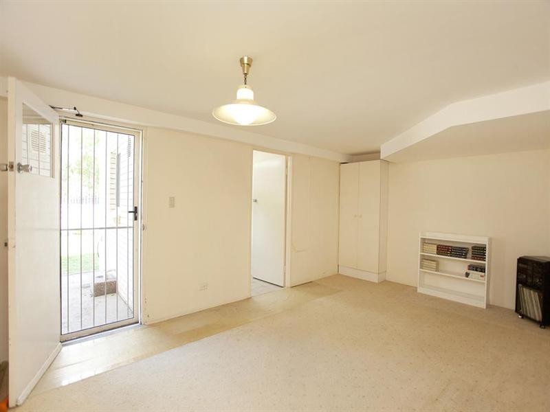 33 Gaillardia Street, Macgregor QLD 4109