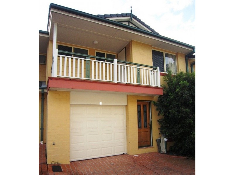 2/30-32 Iris Street, Holland Park West QLD 4121