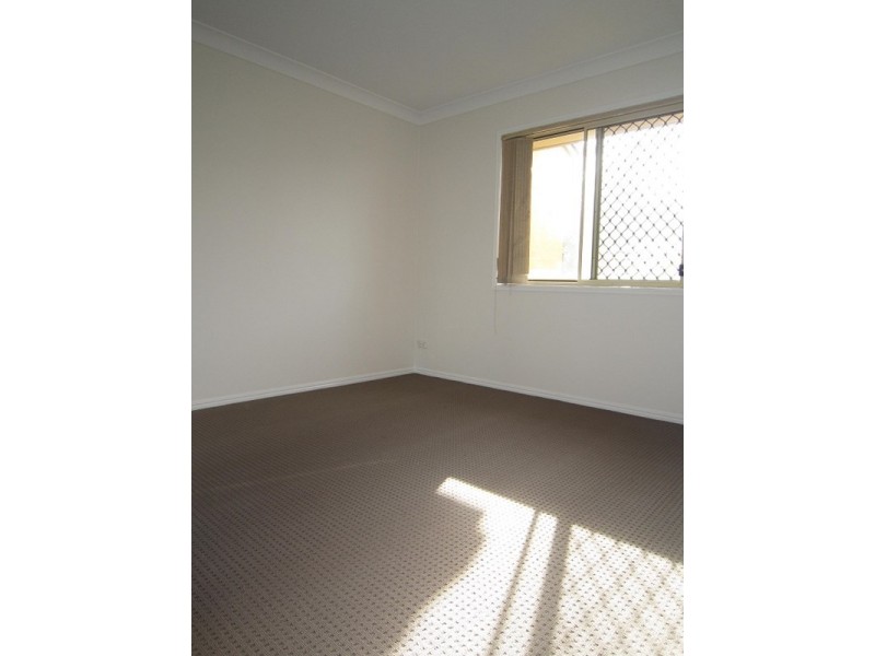 2/30-32 Iris Street, Holland Park West QLD 4121