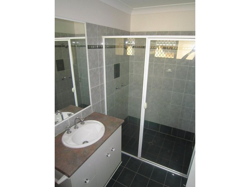 2/30-32 Iris Street, Holland Park West QLD 4121