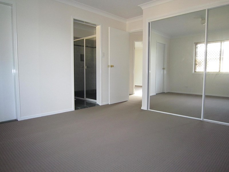 2/30-32 Iris Street, Holland Park West QLD 4121