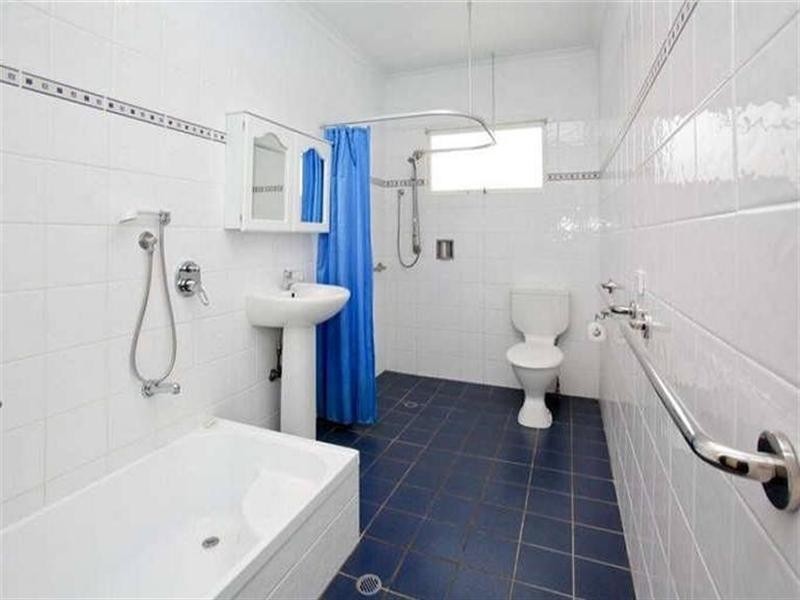 102 Marshall Road, Holland Park West QLD 4121