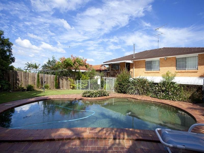 4 Morialta Street, Mansfield QLD 4122