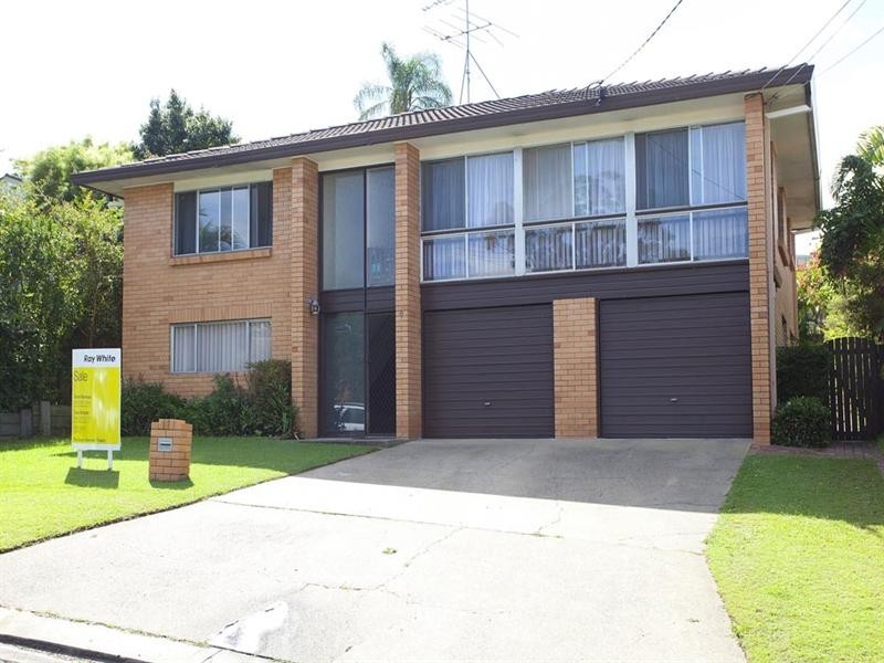 4 Morialta Street, Mansfield QLD 4122