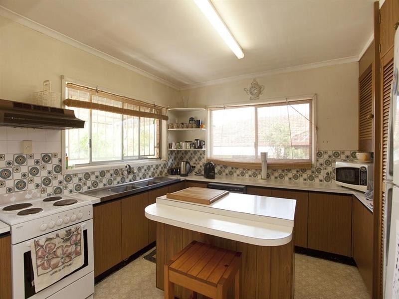 4 Morialta Street, Mansfield QLD 4122