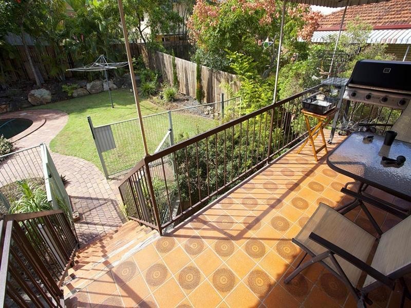 4 Morialta Street, Mansfield QLD 4122